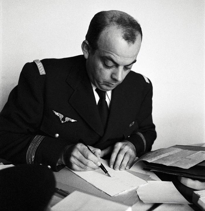 Analysis of Antoine de Saint-Exupéry's The Night Flight – Literary Theory  and Criticism
